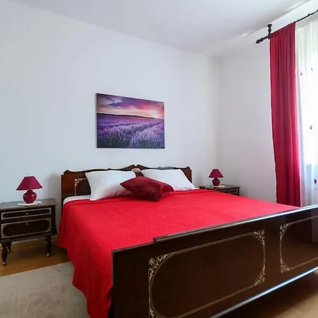 Casa Martina * Sumber